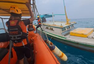 Tim SAR Evakuasi Seorang Nelayan yang Terkatung-katung di Laut Tuing Bangka