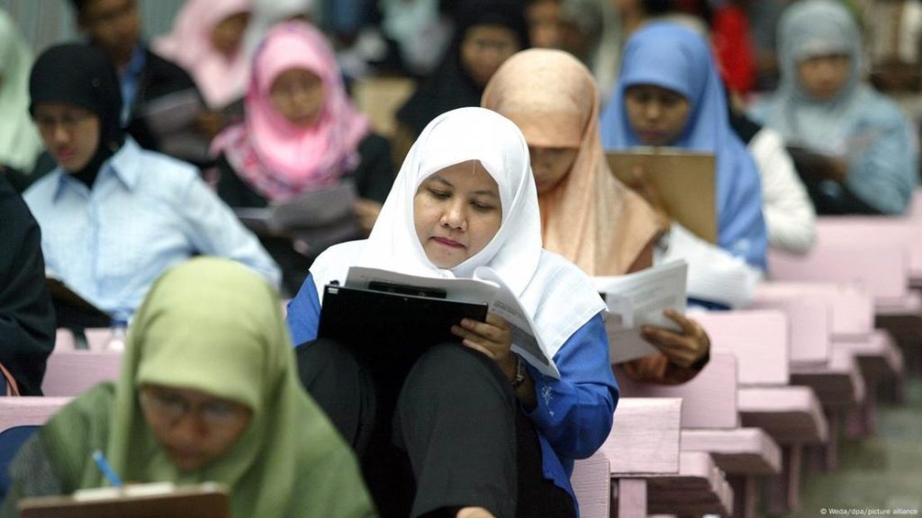 Polemik Wacana ASN Pensiun di Usia 70 Tahun