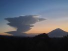 Letusan Gunung Lewotobi Laki Laki di Indonesia Terlihat dari Jarak 90 mil