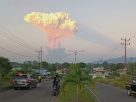 Letusan Gunung berapi di Indonesia Memaksa Evakuasi dan Pembatalan Penerbangan