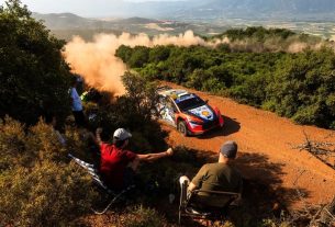 Tanak dan Ogier Pimpin WRC Acropolis