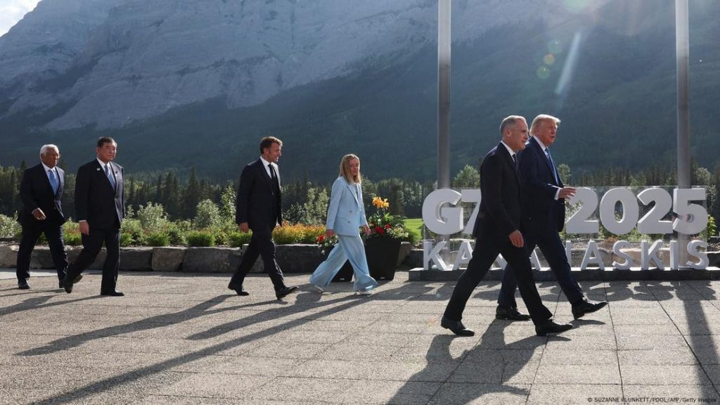 Tinggalkan KTT G7, Trump Omeli Macron