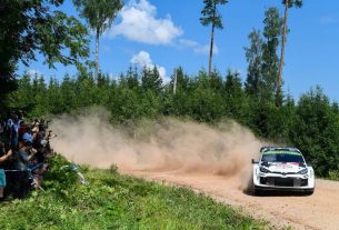 Solberg Pimpin Klasemen dalam Comeback WRC Rally1 Estonia